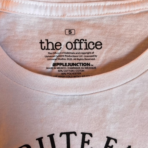 ✨NWOT✨ The Office - Schrute Farms Bed & Breakfast Tee - Size Small - Picture 3 of 6